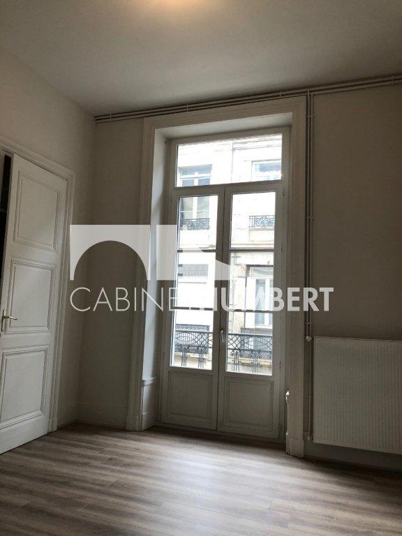 Appartement - 99 m² - 4 pièces