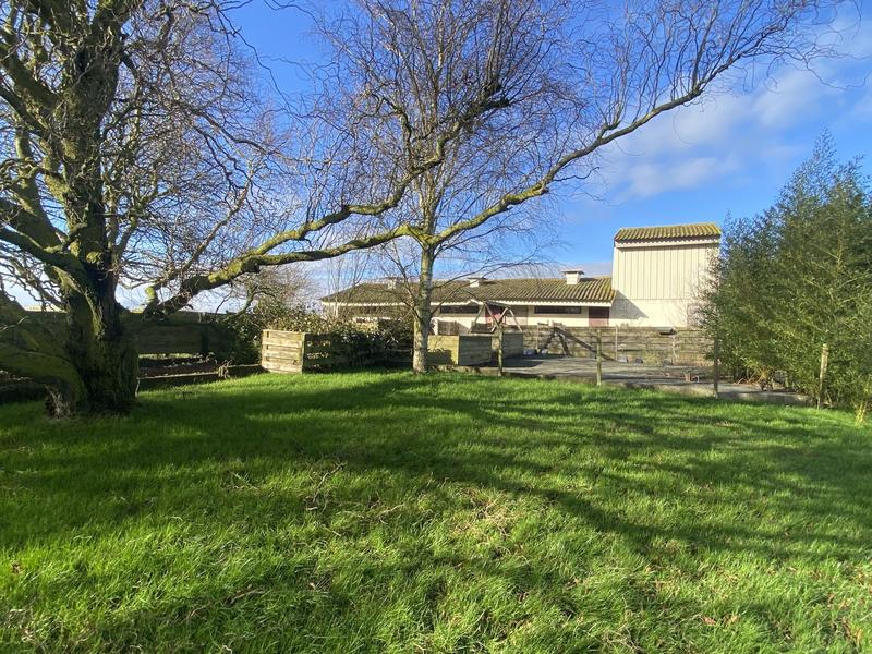 Maison - 441 m² - 10 pièces