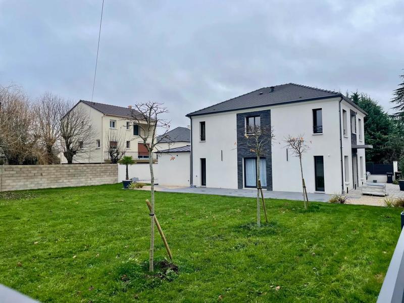 Maison - 181 m² - 7 pièces