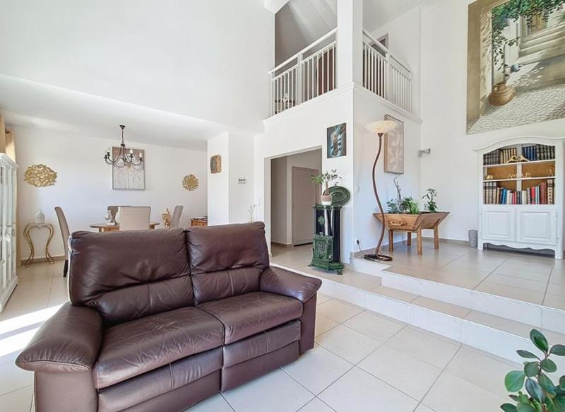 Villa - 215 m² - 12 pièces