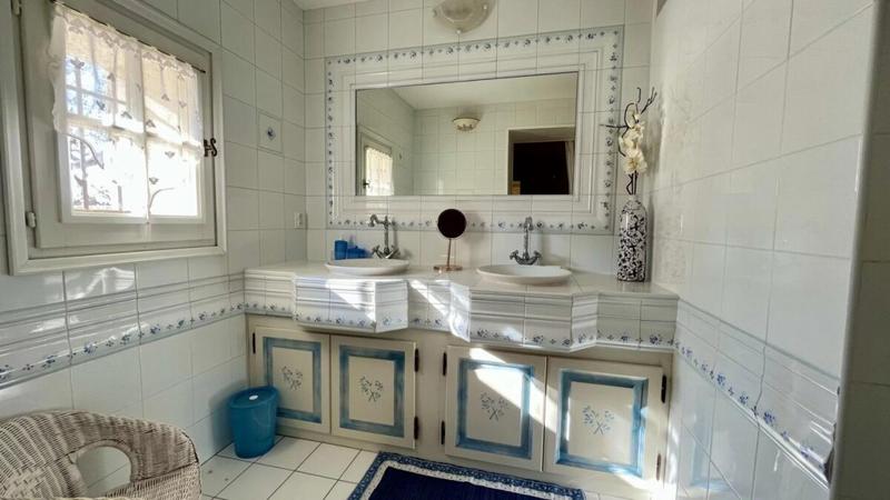 Propriété - 400 m² - 15 pièces