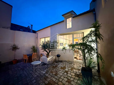 Maison - 235 m² - 7 pièces