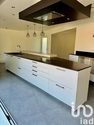 Maison - 200 m² - 7 pièces