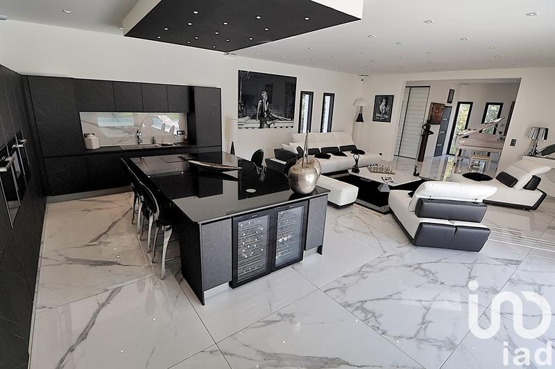 Maison - 210 m² - 4 pièces