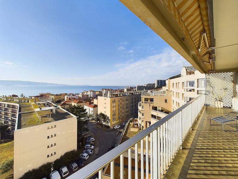 Appartement - 115 m² - 5 pièces