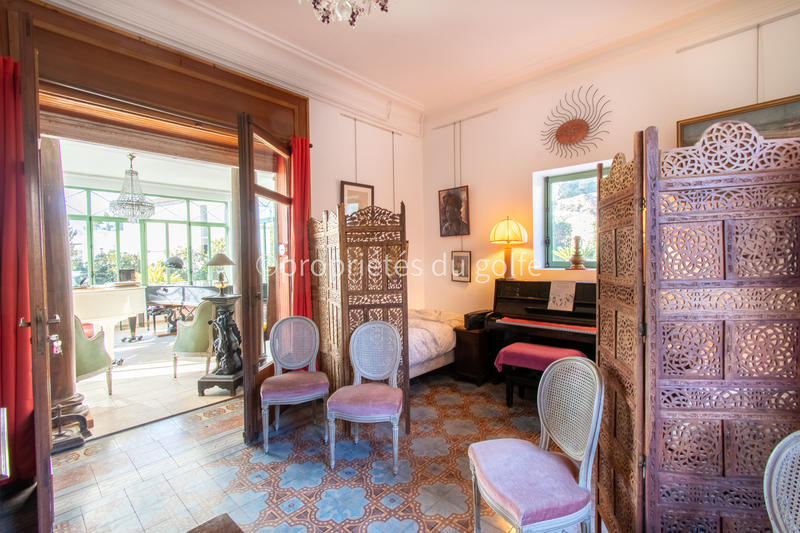 Maison - 255 m² - 6 pièces