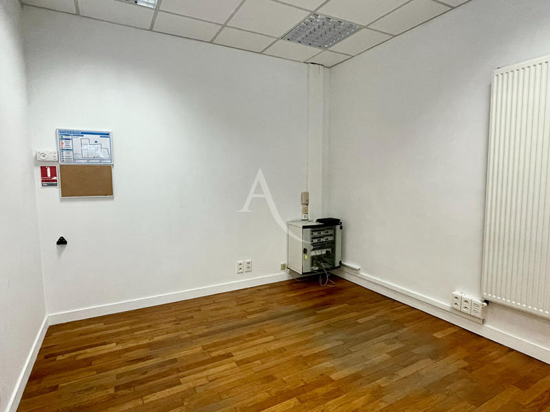 Local commercial - 98 m² - 5 pièces