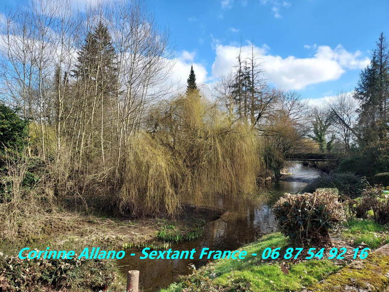 Maison - 1 528 m² - 40 pièces