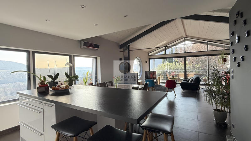 Maison - 167 m² - 7 pièces