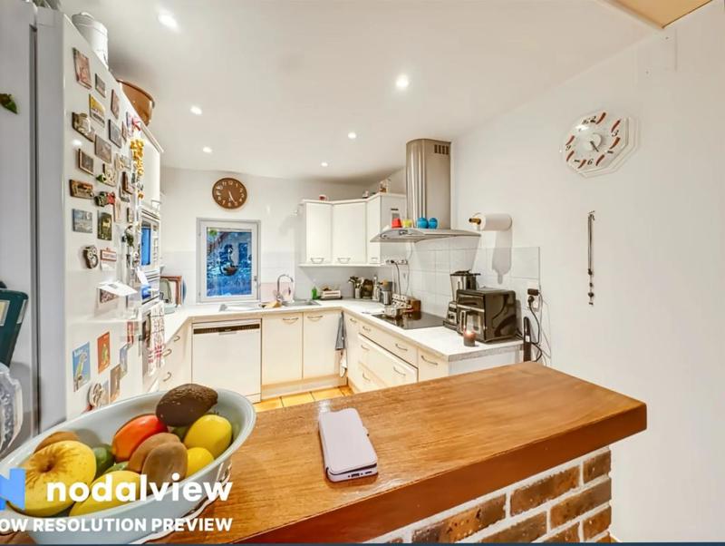 Maison - 220 m² - 6 pièces