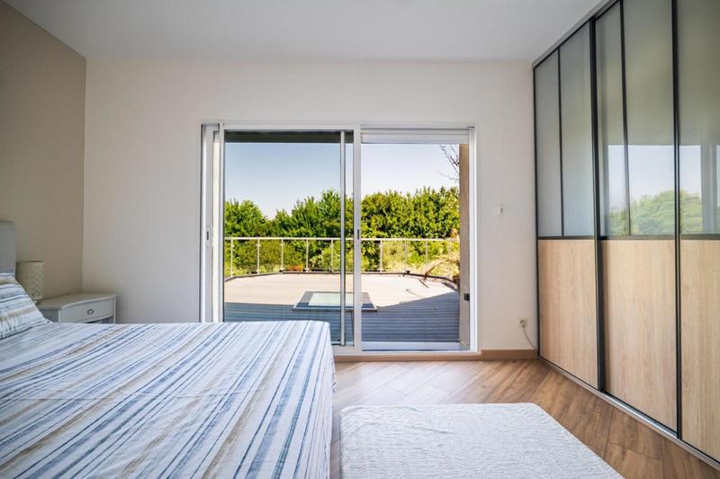 Maison - 260 m² - 8 pièces