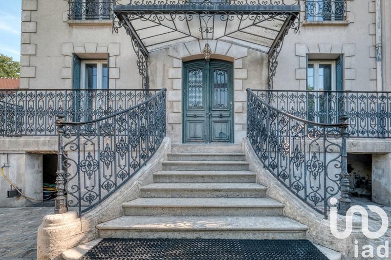 Maison - 240 m² - 8 pièces