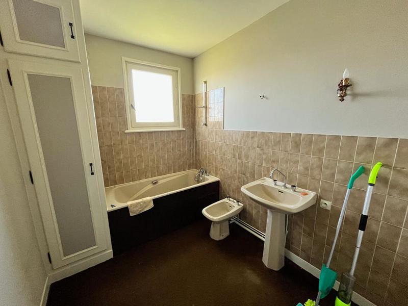 Maison - 180 m² - 7 pièces