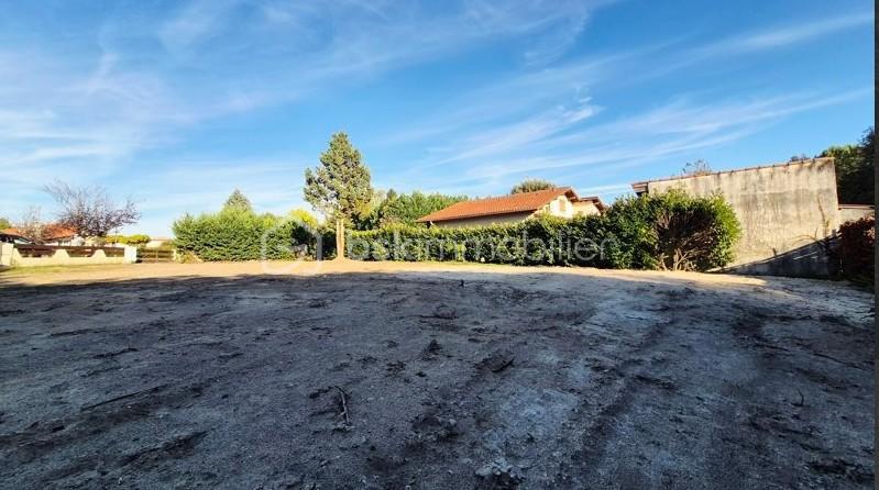 Terrain constructible - 619 m²