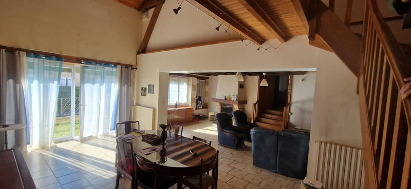 Maison - 216 m² - 6 pièces