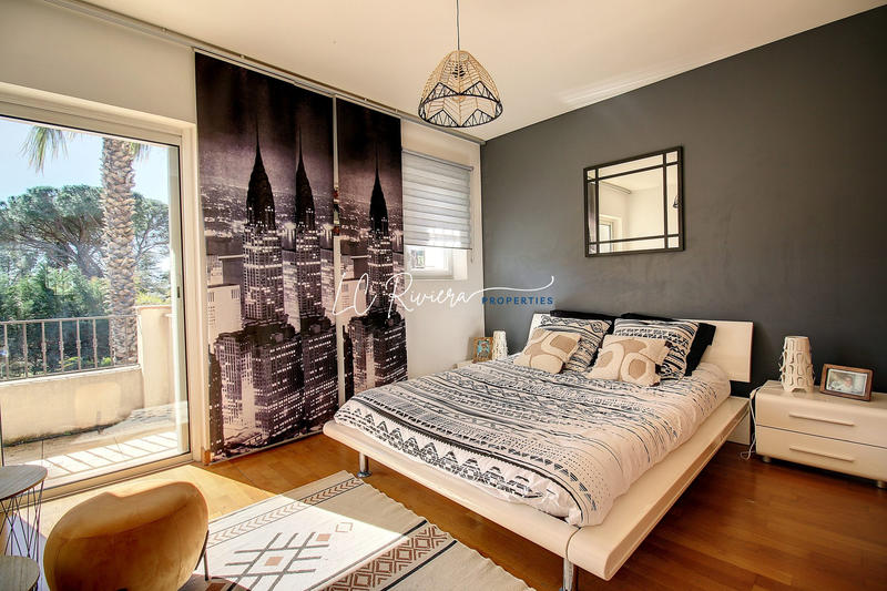 Villa - 300 m² - 8 pièces