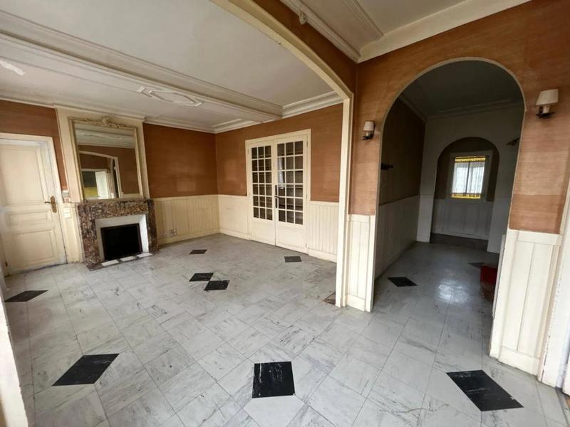 Demeure - 338 m² - 10 pièces