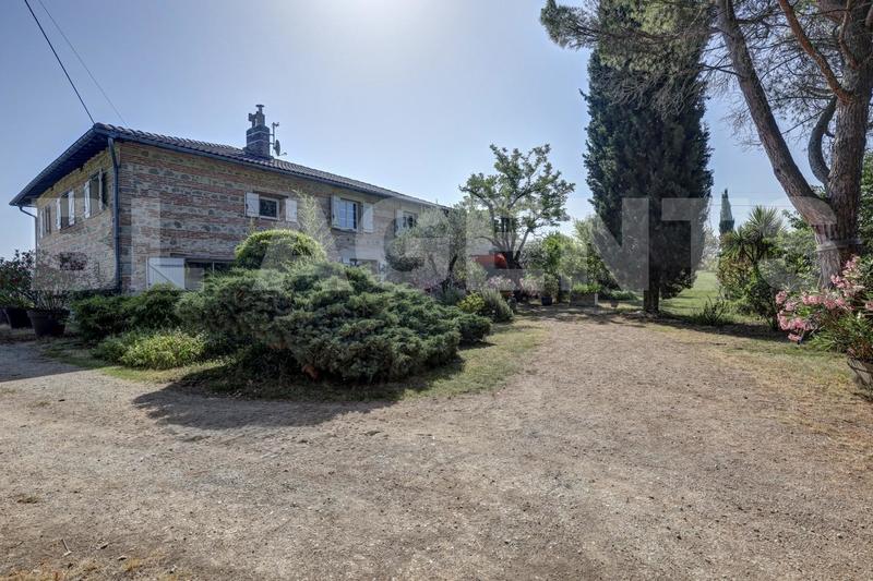 Propriété - 333 m² - 10 pièces