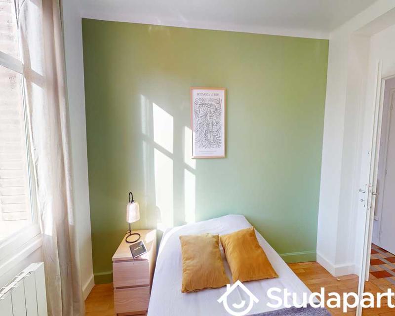 Chambre - 140 m² - 1 pièce