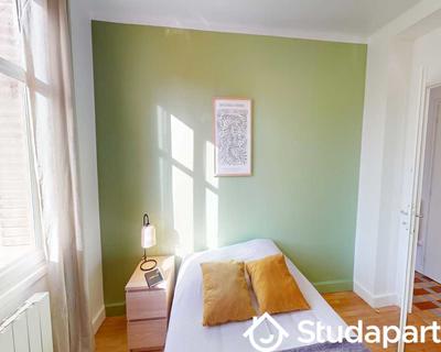 Chambre - 140 m² - 1 pièce