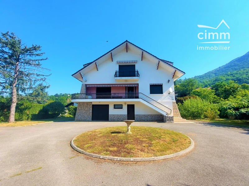 Maison - 285 m² - 8 pièces