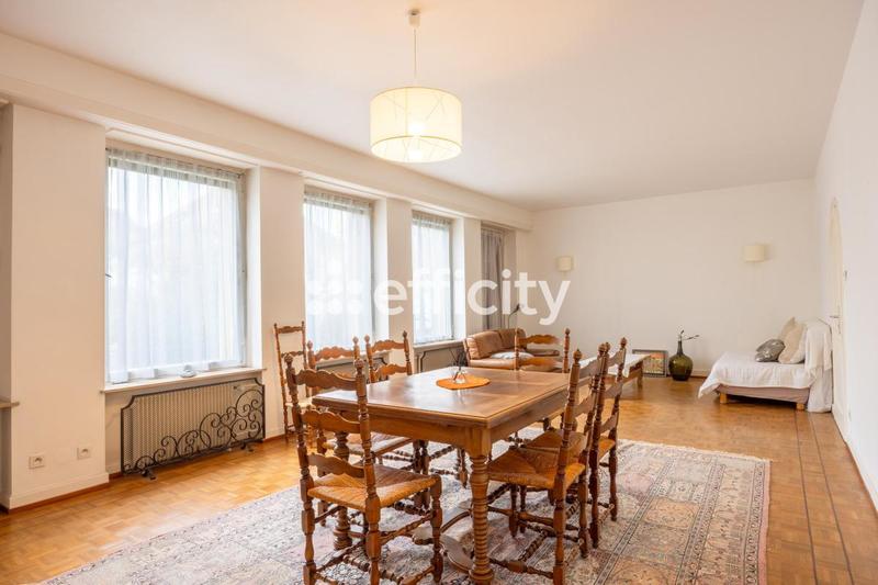 Maison - 288 m² - 9 pièces