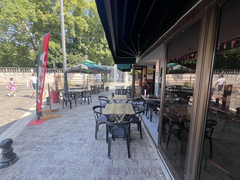 Magasins - 66 m² - 1 pièce