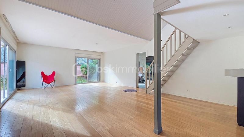 Maison - 121 m² - 5 pièces