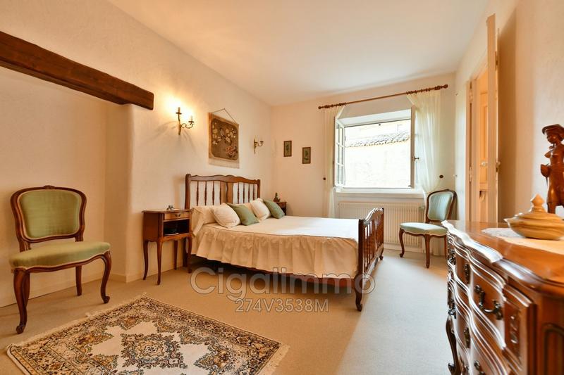 Maison en pierre - 235 m² - 9 pièces