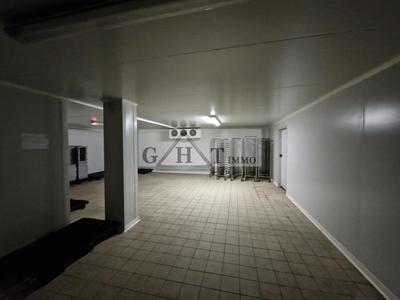 Entrepôt - 1 700 m²