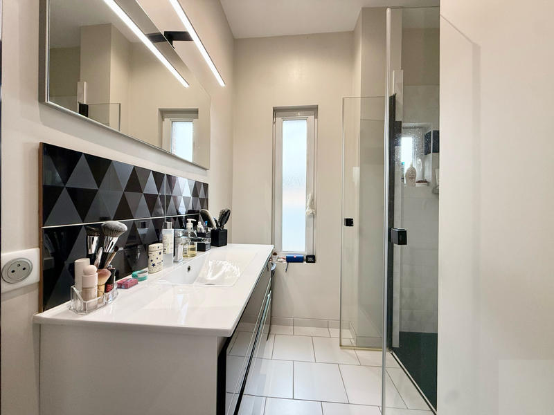 Maison - 227 m² - 7 pièces