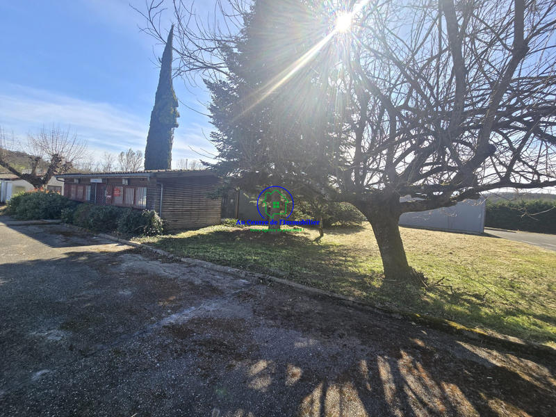 Local d'activités - 242 m² - 13 pièces