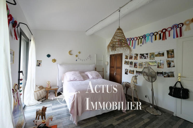 Maison - 233 m² - 8 pièces