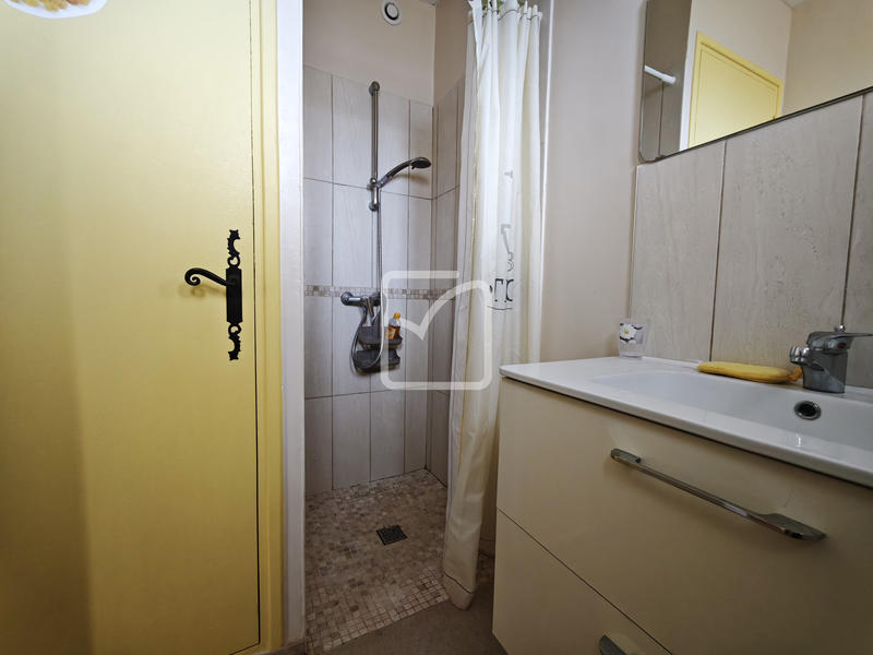 Propriété - 470 m² - 10 pièces