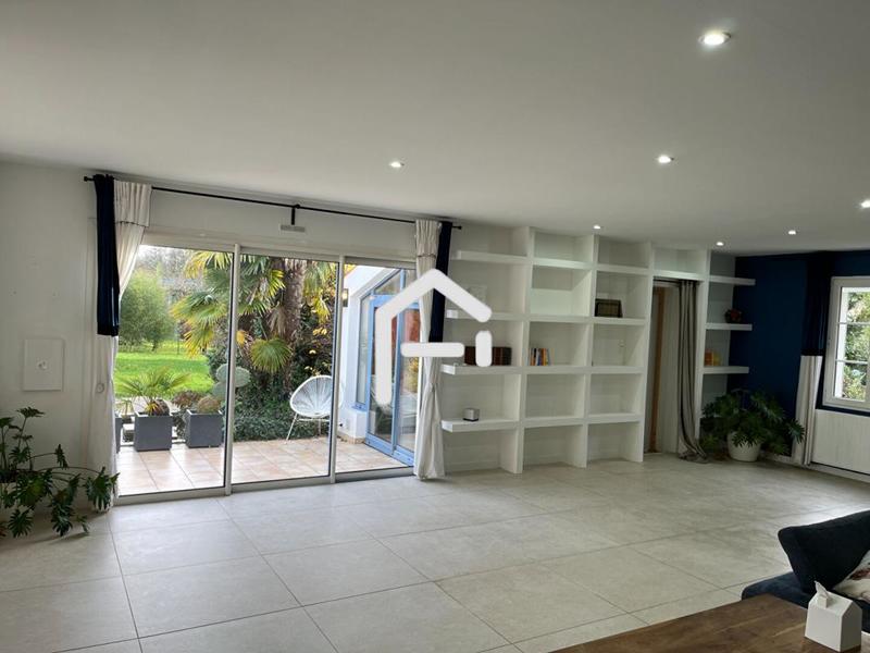 Demeure - 250 m² - 9 pièces