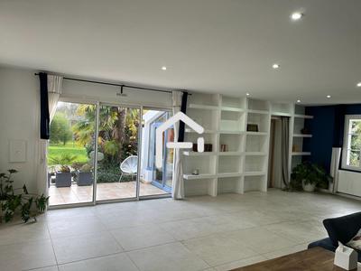 Demeure - 250 m² - 9 pièces