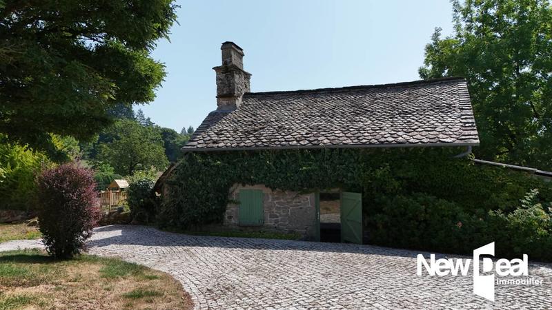 Propriété - 230 m² - 10 pièces