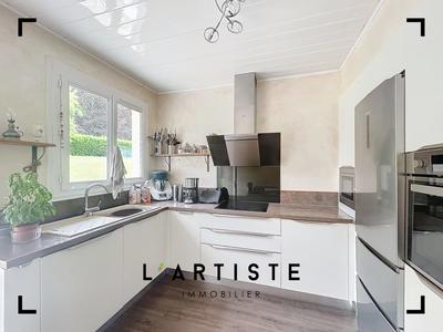 Maison traditionnelle - 153 m² - 6 pièces