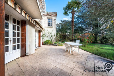 Maison - 220 m² - 8 pièces