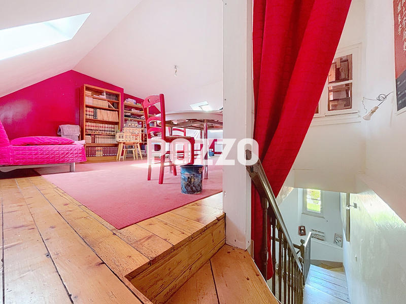 Maison - 298 m² - 12 pièces