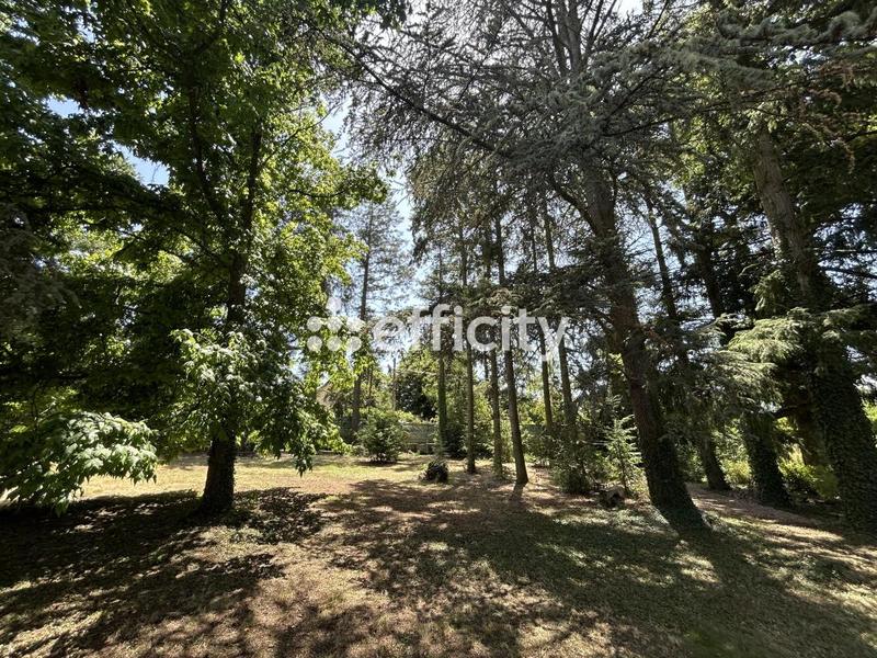 Maison traditionnelle - 270 m² - 9 pièces