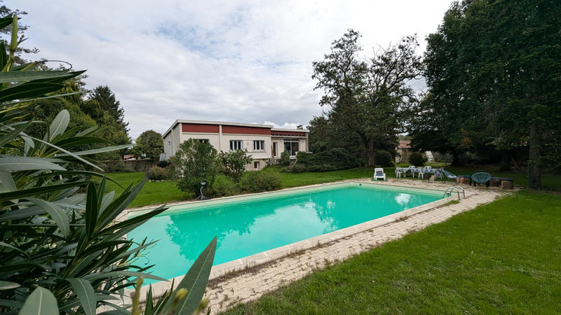 Maison - 202 m² - 8 pièces