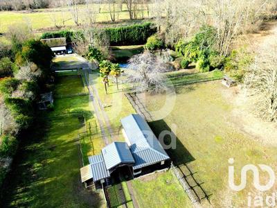 Maison - 14 650 m² - 2 pièces