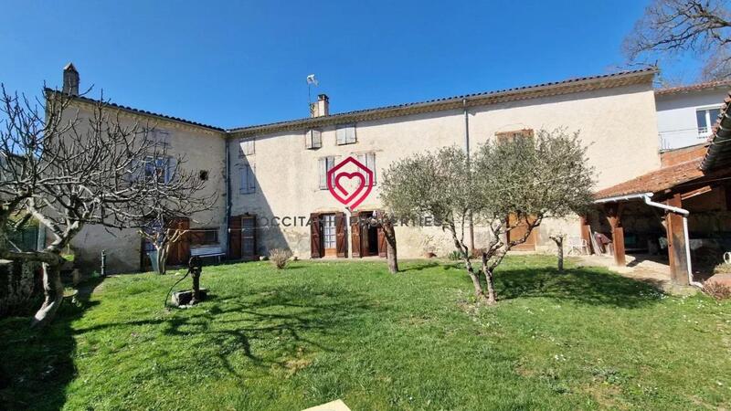 Propriété - 250 m² - 11 pièces