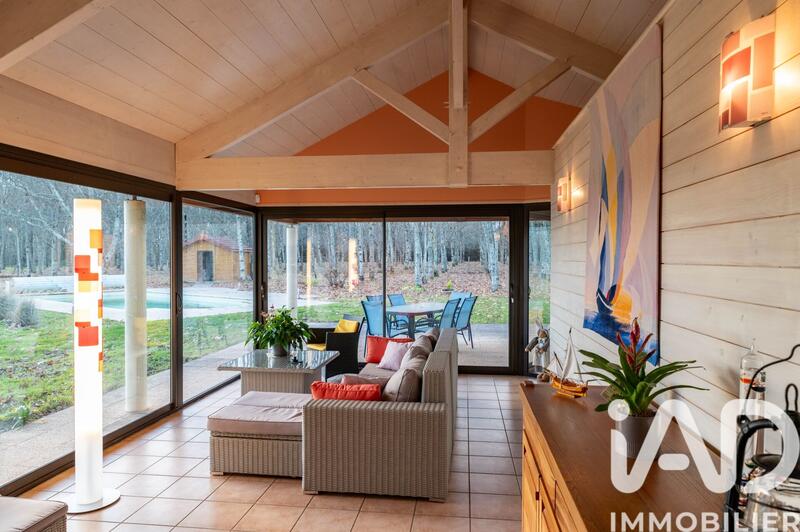 Maison - 348 m² - 15 pièces