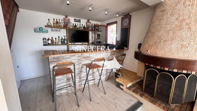 Villa - 198 m² - 10 pièces