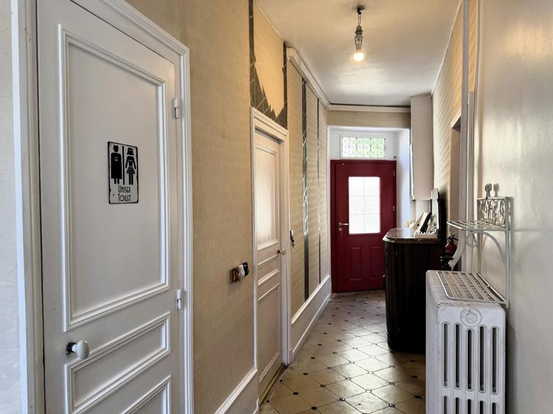 Maison - 280 m² - 10 pièces