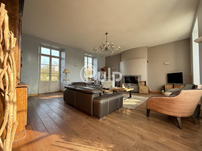 Demeure - 318 m² - 8 pièces