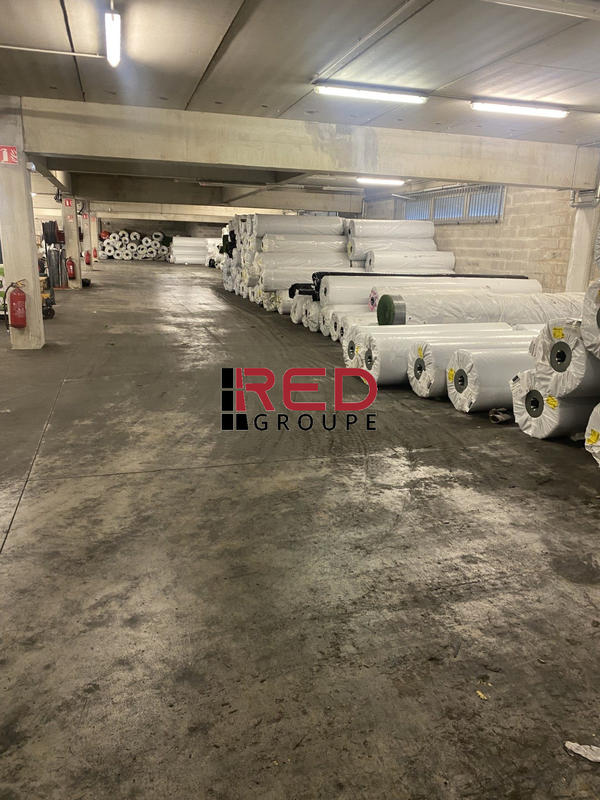 Entrepôt - 2 100 m²