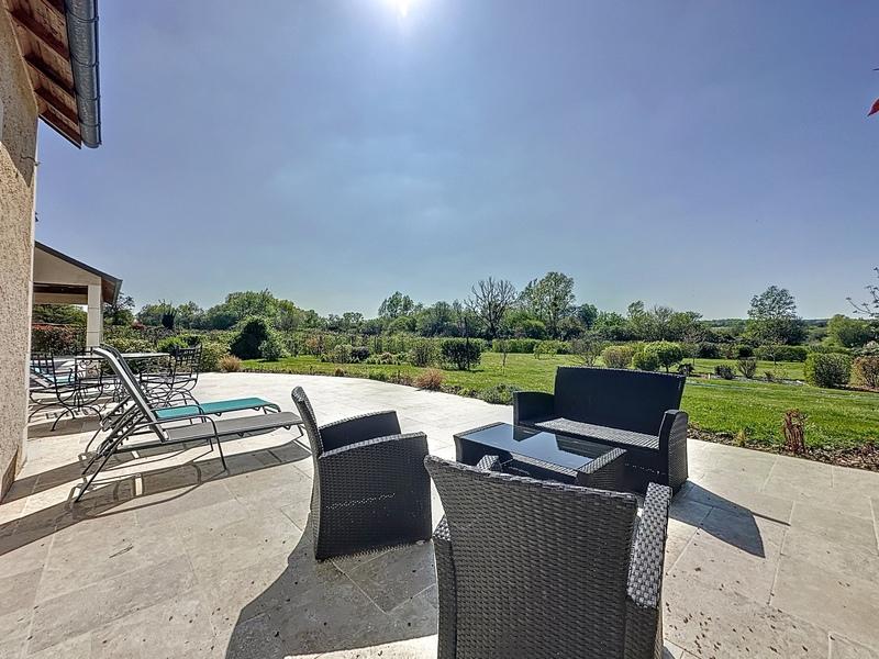 Villa - 256 m² - 9 pièces